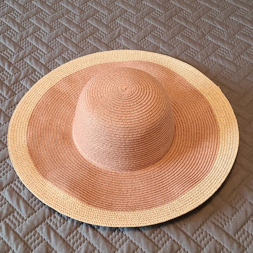 🆕️ NWOT Pink Shimmer Floppy Hat